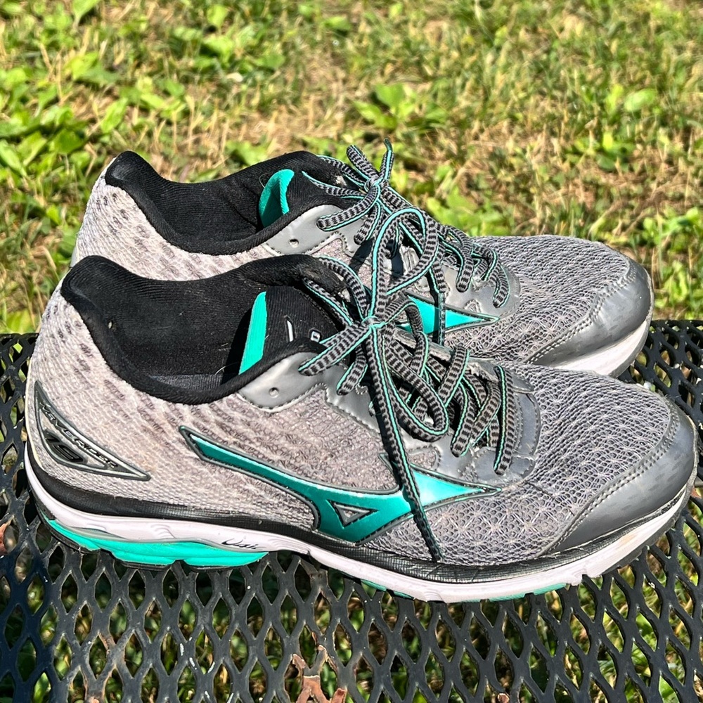 Mizuno Wave Rider 19 women’s size 7.5 running shoes